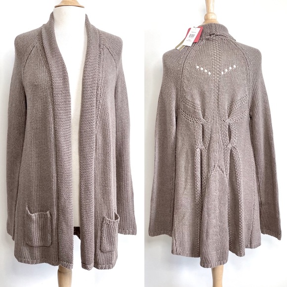 Matty M Sweaters - NWT Matty M beige soft open front cardigan M